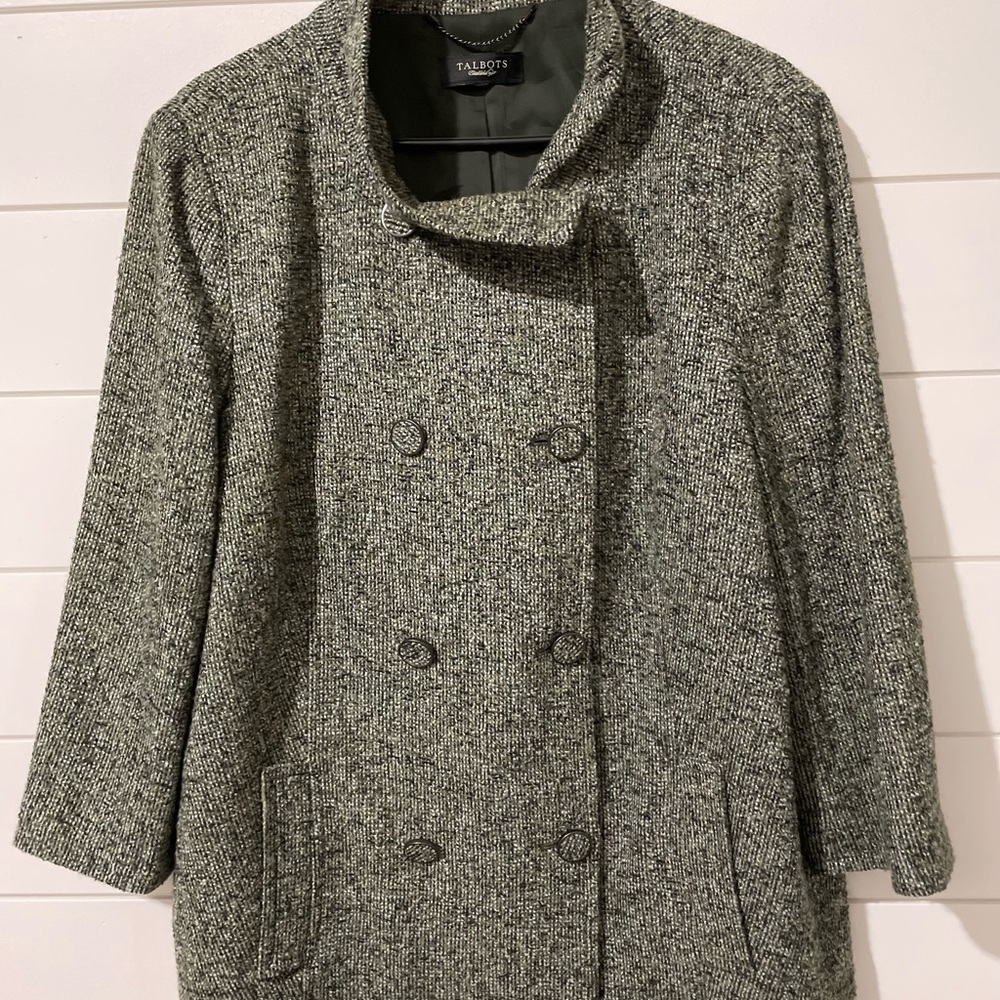 Talbots 3/4 length sleeve lined tweed jacket.  No size but imo best for M-L